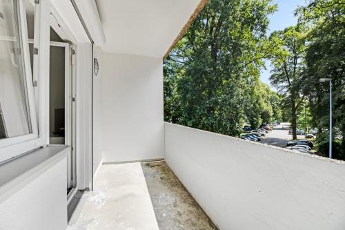 Ferienunterkunft mit Balkon und einem Schlafzimmer in 利普施塔特市中心