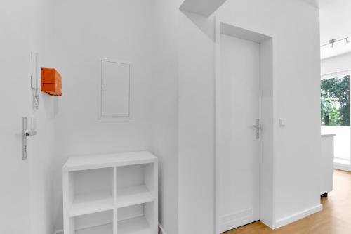 Ferienunterkunft mit Balkon und einem Schlafzimmer in 利普施塔特市中心