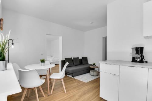 Ferienunterkunft mit Balkon und einem Schlafzimmer in 利普施塔特市中心