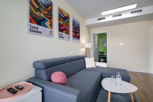 RentPlanet - Apartament Brzoskwiniowa - image 2