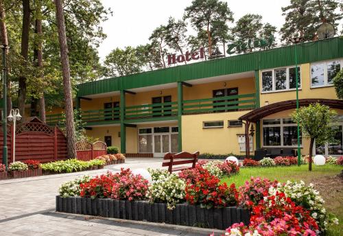 Hotel Zielony & OW Borowik & Pensjonat Manhattan - Centrum Rekreacji i Wypoczynku GASTROTUR - Moszna