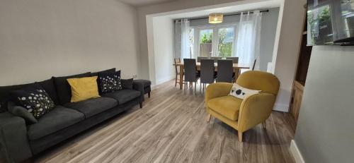 Honeysuckle House 4 Bed Countryside Stay Near Derbyshire in Riddings