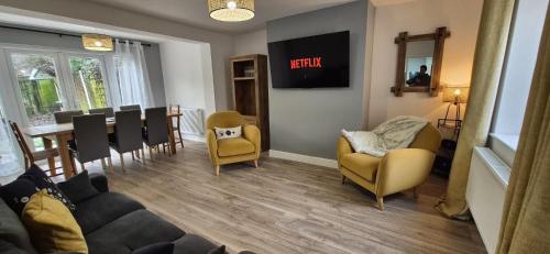 Honeysuckle House 4 Bed Countryside Stay Near Derbyshire in Riddings