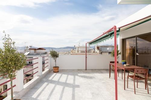 Serenity Penthouse with terrace in Exarcheia, Athen