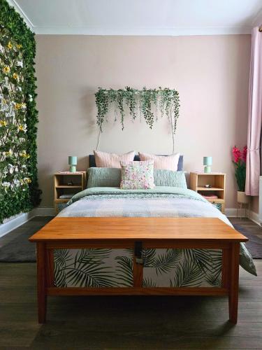 The Ferns - Modern Apartment With Parking & Shared Garden in Н'ювмілнс