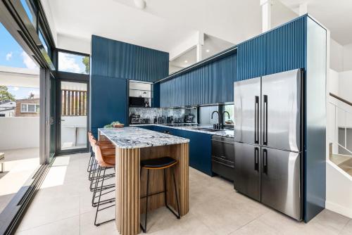 Group & Family 3BR with Game Room, Terrace & Parking in Woollahra