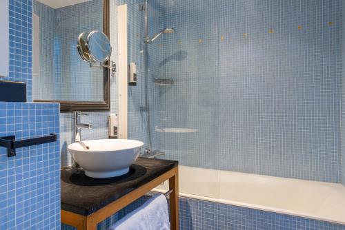 room detail thumbnail 2