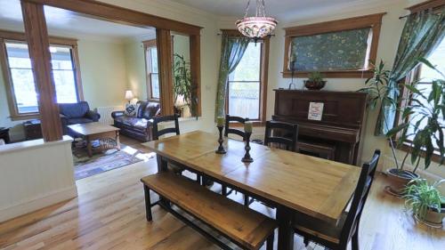 Built In 1910, This Remodeled Craftsman Style Home Offers The Best Of Bozeman! in Bozeman, USA