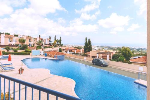 Stunning Sea & Sky View- 3BR, Pool ,Amazing Balcony – khách sạn tại Tremithousa