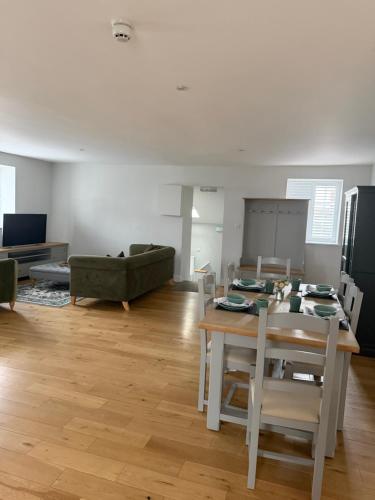 The Unicorn (Apartments) 3