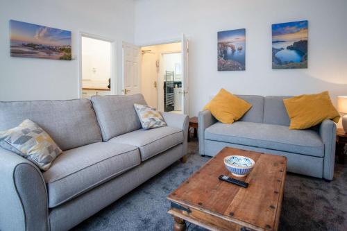 Caldey Island View - 2 Bedroom Apartment - Tenby - image 4