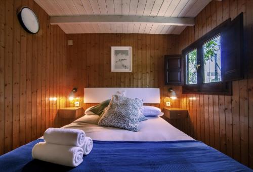 2 bedrooms, 4 beds
