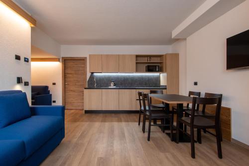 2 bedrooms, 5 beds