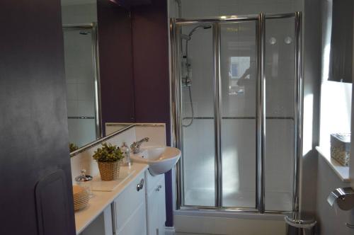 Large 2 bed flat, 2 bath, free parking & lift, Édimbourg (photo 4)