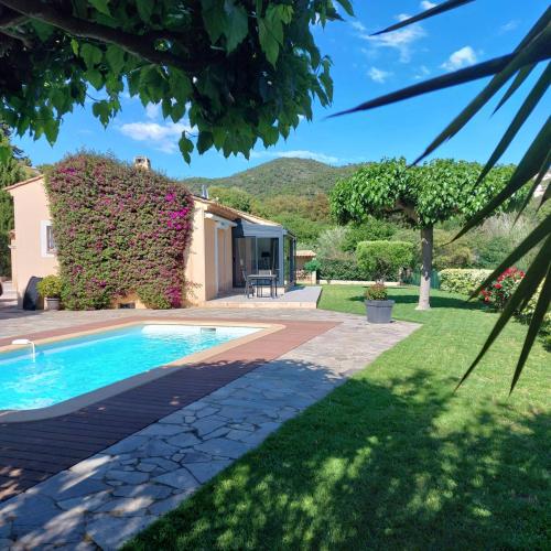 Villa ALMA pour 6 personnes avec piscine, à deux pas du Golf de Valcros, à La Londe-Les-Maures