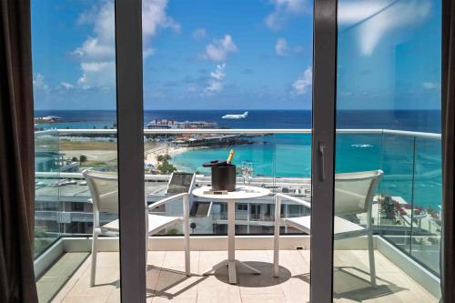 Rodyti, Sonesta Maho Beach Resort Casino & Spa- All Inclusive in Lowlands