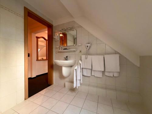 3 twin beds