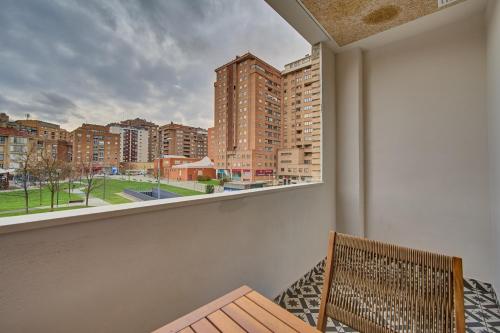 Balkon/terasa, Parque central D by Clabao in Barrio Iturrama