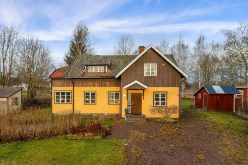. Cozy Country Home in Quiet Toreboda