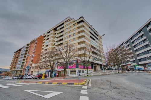 Bližnja okolica, Parque central D by Clabao in Barrio Iturrama