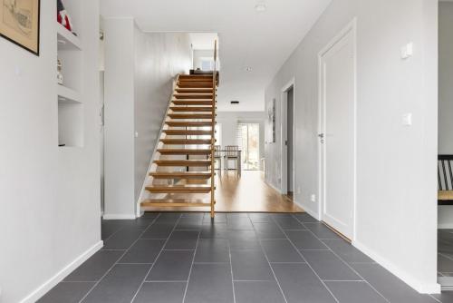 Modern house near Hastevik beach and lovely nature - image 2