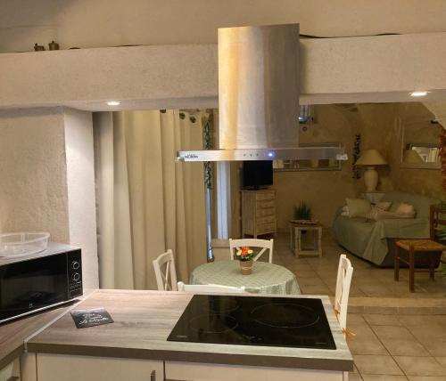 Appartement P2 à 4km D'UZÈS (Appartement P2 a 4km D'UZES) in Saint-Quentin-la-Poterie