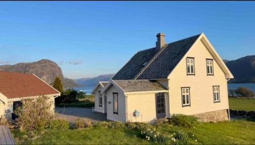 Oanes House