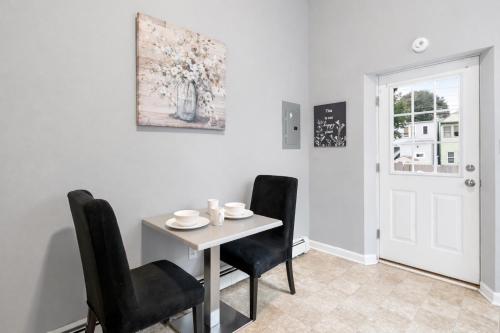 Cozy up with me! Longer stays! Free parking in Troy, USA