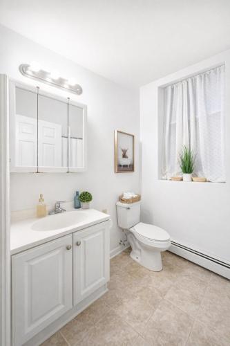 Cozy up with me! Longer stays! Free parking in Troy, USA
