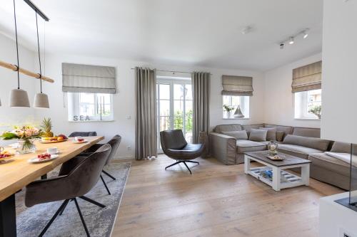 Modernes Ferienhaus mit Sauna, eingezäuntem Garten und Strandnähe ideal für Familien, Freunde und Hundeliebhaber in Zingst, Deutschland
