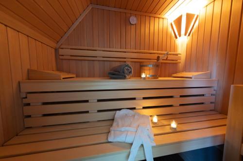 Modernes Ferienhaus mit Sauna, eingezäuntem Garten und Strandnähe ideal für Familien, Freunde und Hundeliebhaber in Zingst, Deutschland