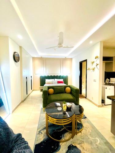 Premium Studio Apartment Zameen Aurum Gulberg - image 3