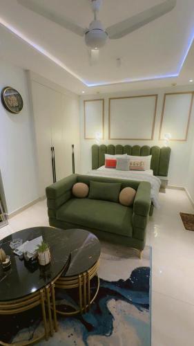Premium Studio Apartment Zameen Aurum Gulberg - main image