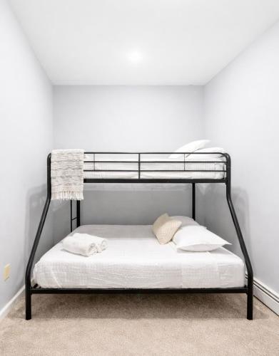 Escape your everyday in your COZY HIDEAWAY Feel right at home Relax recharge & unwind in Troy, USA