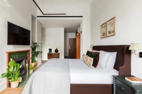 Town Hall Hotel & Apartments - image 10