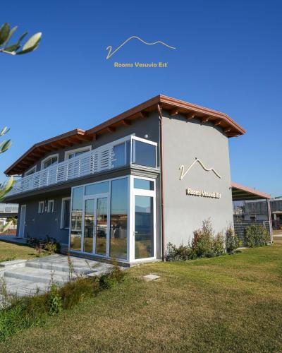 Rooms Vesuvio Est in Striano