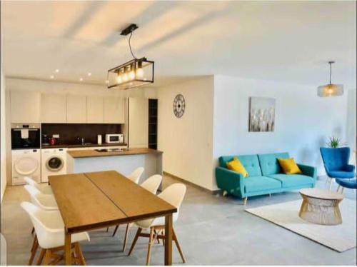 Urban Elegance 2BR Retreat in Luxembourg city in Howald