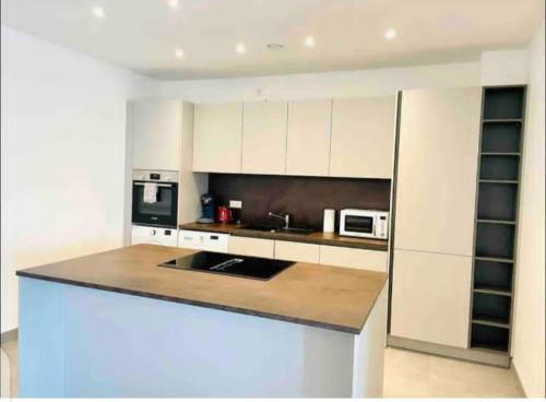 Urban Elegance 2BR Retreat in Luxembourg city in Howald