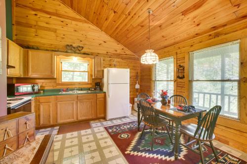 Secluded Studio with Deck about 8 Miles to Beaver Lake! in Eureka Springs, USA