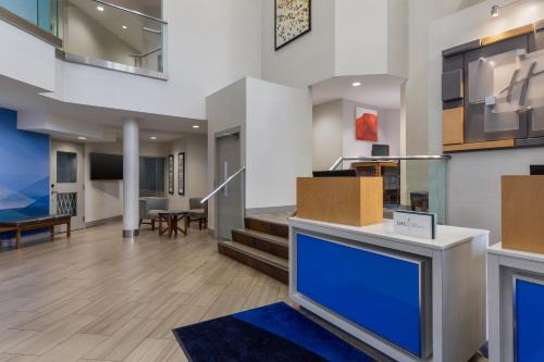 로비, 홀리데이 인 익스프레스 윈저 워터프론트 바이 IHG (Holiday Inn Express Windsor Waterfront By IHG) in 윈저 (ON)