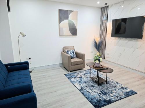 New & Lovely Spacious 2-Bedroom Villa - Birmingham