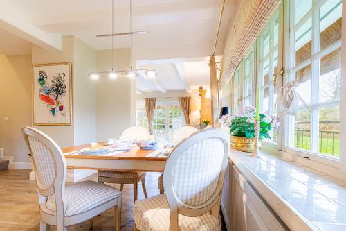 カンペン Ferienhaus Cacilienhof West 4つ星 シングルルーム レストラン