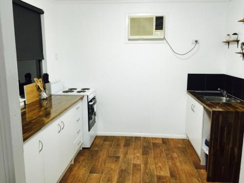 virtuve, Cottage on Cork Steadman Cottage in Vintona (QLD)