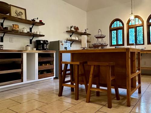 virtuve, Van Kouwenhoven Hostel in La Palmera