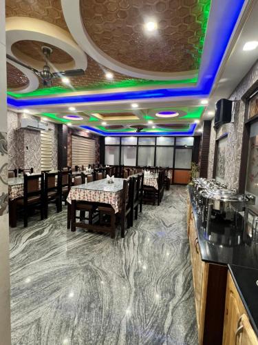 Restaurant, Hotel Shuhrah-I-Afaq in Srinagar