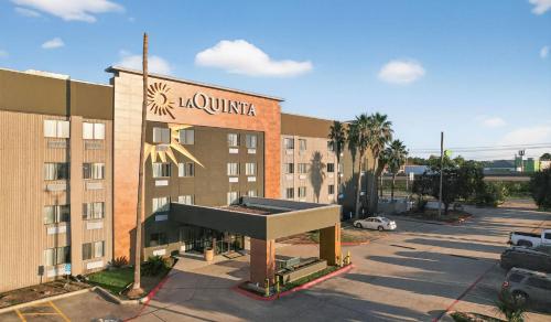 La Quinta by Wyndham Houston Baytown East - main image
