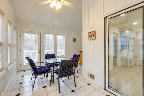 4 Mi to Charming Dtwn Fayetteville! Bright Home in Fayetteville (GA)