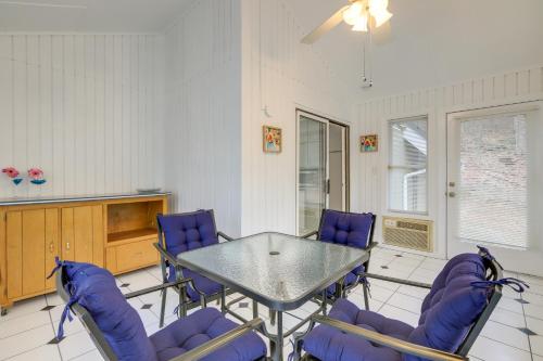 4 Mi to Charming Dtwn Fayetteville! Bright Home in Fayetteville (GA)