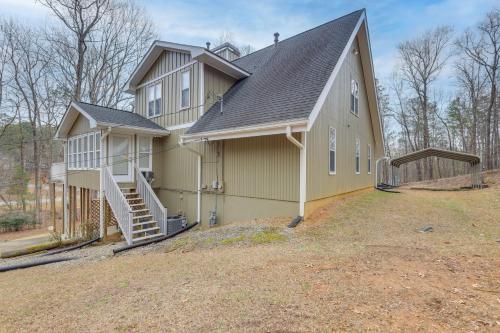 4 Mi to Charming Dtwn Fayetteville! Bright Home in Fayetteville (GA)