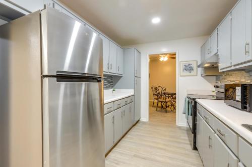 Artistic Escape in Fayetteville! Cozy Couples Apt in Fayetteville (GA)